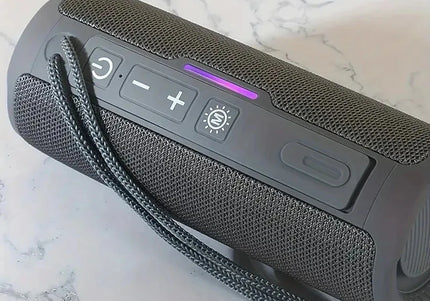 Altoparlante Bluetooth portatile con radio FM, vivavoce e bassi potenziati